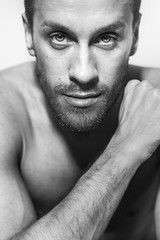 Naklejka premium Muscular male bodybuilder on white background