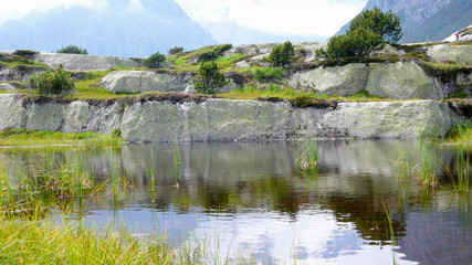 Fototapeta na wymiar mountain lake and reflections in the Swiss Alps