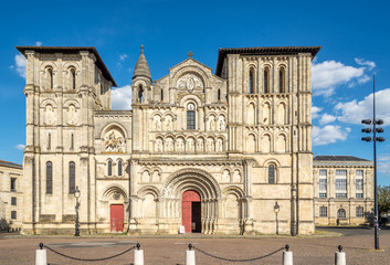 Fototapeta na wymiar Church of Holy Cross in Bordeaux - France