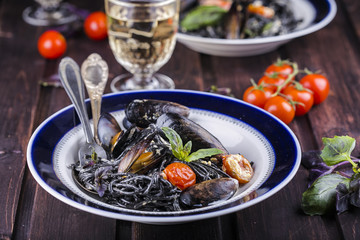black spaghetti with mussels