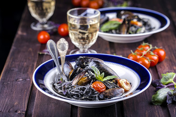 black spaghetti with mussels
