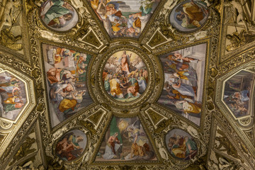 Fototapeta na wymiar Basilica di Santa Maria in Trastevere, Rome, Italy