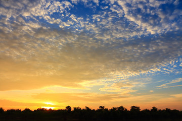 Obraz premium Beautiful atmosphere of the sky at sunset