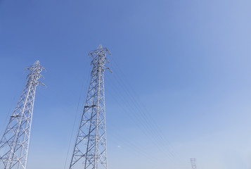 インフラ　送電線　　広角　コピースペース