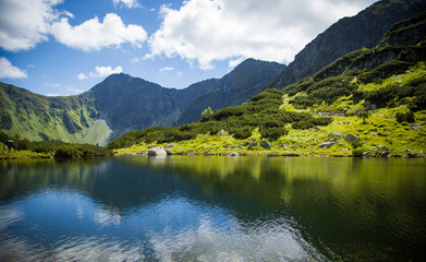 Fototapeta na wymiar A beautiful mountain lake