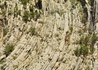 Dik Yamaçtaki Kaya İzleri