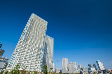 Fototapeta premium ベイエリアの高層マンション