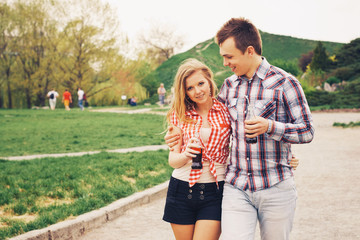 Obraz premium Loving young beautiful couple on a date in park. summer warm weather