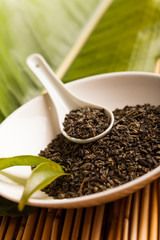 feuilles de thé sèches 