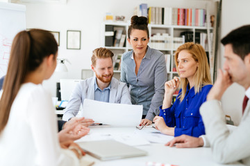 Obraz premium Business people having a board meeting