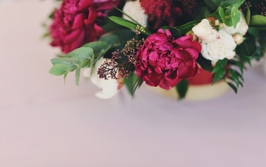 Букет ярких розовых цветов