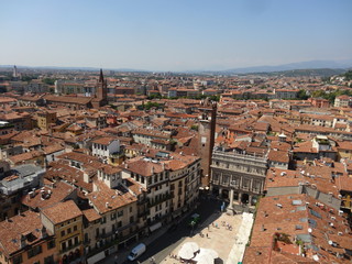 Fototapeta na wymiar Panorama von Verona im Sommer