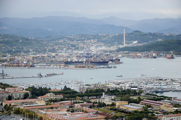 Fototapeta na wymiar View of the harbor of La Spezia
