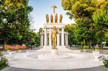 Monument of fallen heroes in Skopje, Macedonia - obrazy, fototapety, plakaty
