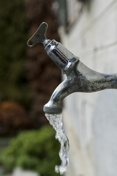 alter Wasserhahn