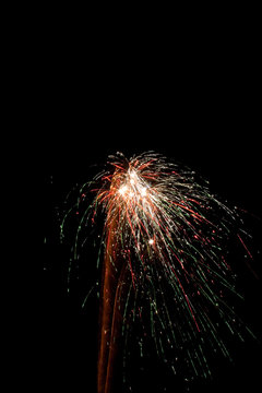 Fuegos artificiales por la noche