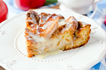 Apple caramel strata in a frying pan