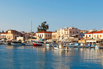 Fototapeta na wymiar The port in Aegina, Greece