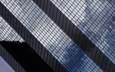 Diagonal reflexions on a building