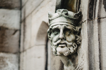 Kings face adorns a doorway.