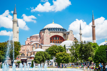 Fototapeta na wymiar Hagia Sophia (Ayasofya) museum and fountain view from the Sultan Ahmet Park in Istanbul, Turkey