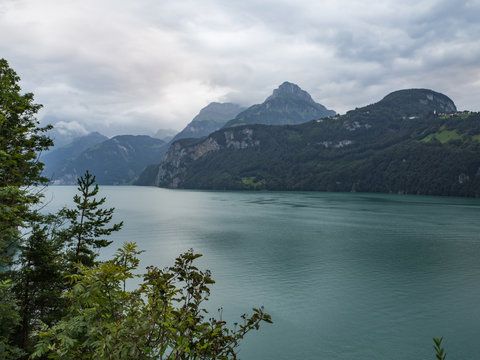 atardeciendo por el lago de los cuatro cantones en Fluelerhof,  Lucerna, Suiza, verano de 2016 OLYMPUS DIGITAL CAMERA