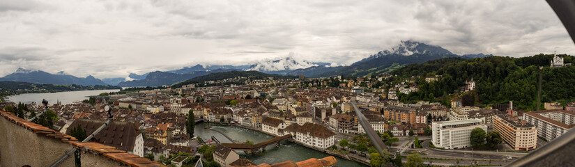 Fototapeta na wymiar Lucerna desde las alturas, en Suiza, verano de 2016 OLYMPUS DIGITAL CAMERA