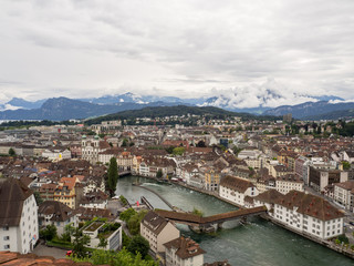 Fototapeta na wymiar Lucerna desde las alturas, en Suiza, verano de 2016 OLYMPUS DIGITAL CAMERA