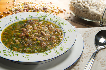 ZUPPA DI LEGUMI nel piatto