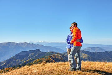 Naklejka premium active hikers hiking enjoying view looking at mountain landscape 