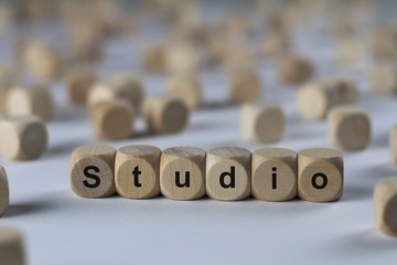 Studio - Holzwürfel mit Buchstaben