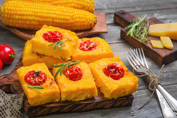 Corn polenta baked with cherry tomatoes
