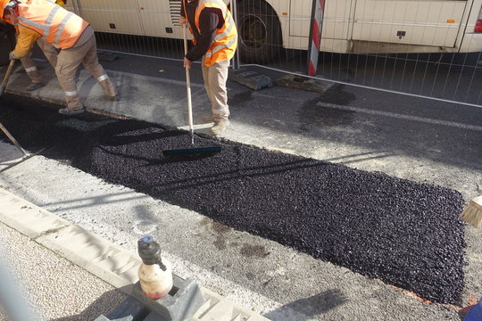hommes sur le chantier