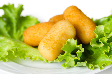 Crocchette di patate su fondo bianco