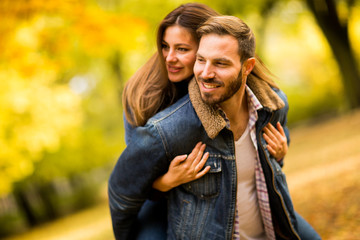 Fototapeta premium Couple in the autumn park