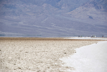 Badwater, tiefster Punkt in der Wüste des Death Valley Nationalparks, Kalifornien