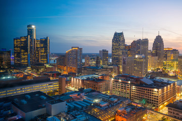 Naklejka premium Aerial view of downtown Detroit at twilight