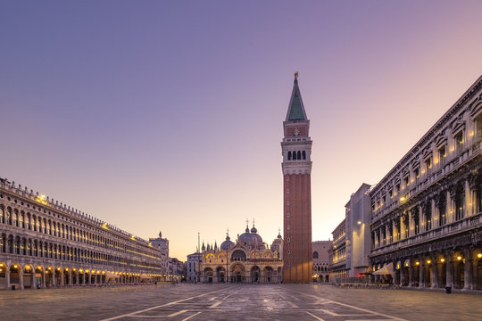 Fototapeta Scenic view of Piazza San Marco in Venice at sunrise