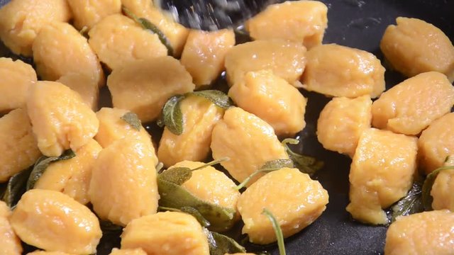 Pumpkin gnocchi &Ntilde;oqui Gnocco di zucca &Ntilde;oquis Ньокки Nocken Gericht Nhoque Cucina italiana 玉棋 Italienische K&uuml;che Gastronom&iacute;a de Italia Italian cuisine 義大利飲食 Kuchnia włoska Итальянская кухня Calabaza 南瓜