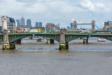 Fototapeta premium LONDON, ENGLAND - JUNE 15 2016: Southwark Bridge and Thames River, London, England, United Kingdom