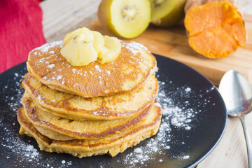 Pancakes of yam and kiwi