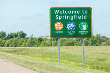 Road sign of Welcome to Springfield in Missouri. - obrazy, fototapety, plakaty