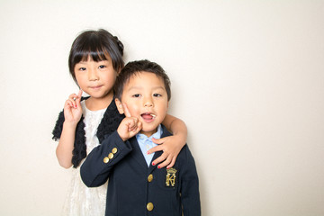 正装の女の子　男の子