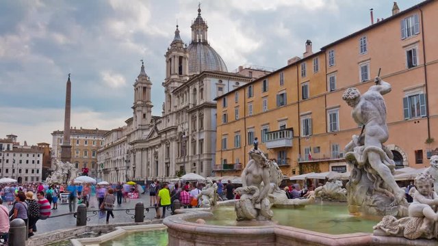 day rome famous crowded piazza navona fountain panorama 4k time lapse italy
