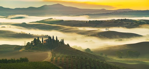 Foto op Canvas het beroemde Toscaanse landschap bij zonsopgang © Mike Mareen