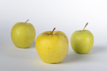 Three apples 
