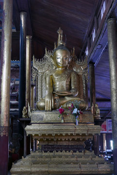 Bouddha assis.