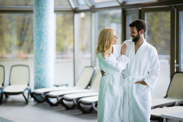 Obraz premium Couple enjoying spa wellness treatments