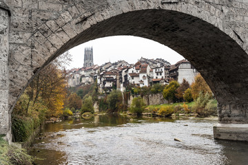 Fototapeta na wymiar Altstadt im Herbst, Fribourg, Suisse 
