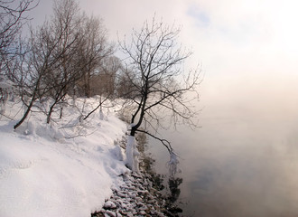 Fototapeta na wymiar winter morning on the river